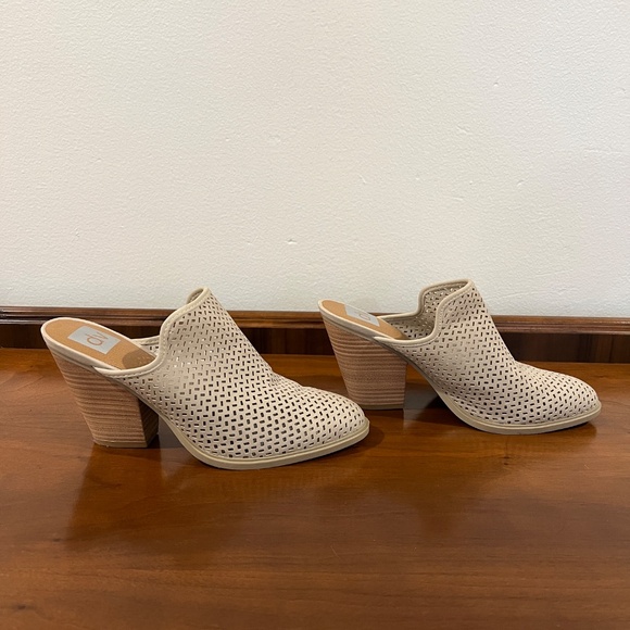 Dolce Vita Women's Size 9 Kenli Perforated Faux Leather, Wooden Block Heel Mules - Picture 6 of 7